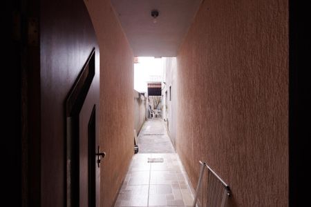 Casa de condomínio para alugar com 125m², 3 quartos e 2 vagas Casa de condomínio para alugar com 125m², 3 quartos e 2 vagasCorredor lateral