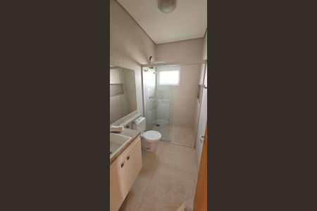 Casa de condomínio à venda com 332m², 4 quartos e 4 vagas Casa de condomínio à venda com 332m², 4 quartos e 4 vagasBanheiro