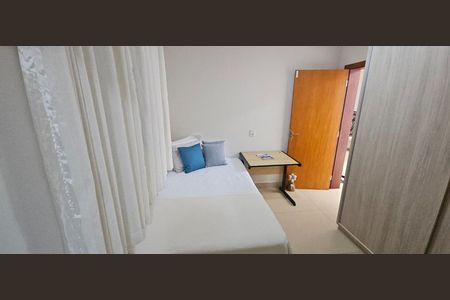 Casa de condomínio à venda com 332m², 4 quartos e 4 vagas Casa de condomínio à venda com 332m², 4 quartos e 4 vagasQuarto