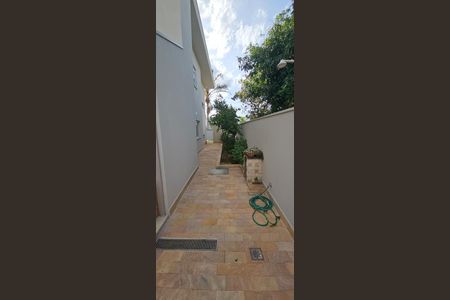 Casa de condomínio à venda com 332m², 4 quartos e 4 vagas Casa de condomínio à venda com 332m², 4 quartos e 4 vagasÁrea externa