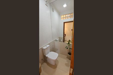 Banheiro de casa de condomínio à venda com 4 quartos, 332m² em Residencial Real Park Sumaré, Sumaré