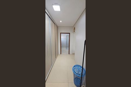 Casa de condomínio à venda com 332m², 4 quartos e 4 vagas Casa de condomínio à venda com 332m², 4 quartos e 4 vagasCorredor