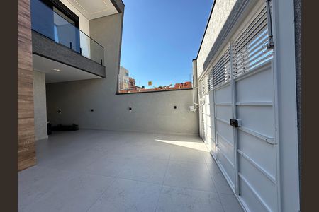 Garagem de casa à venda com 3 quartos, 138m² em Votupoca, Barueri