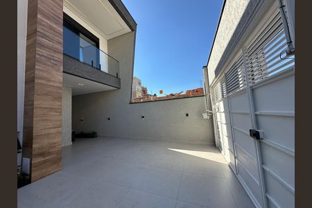 Garagem de casa à venda com 3 quartos, 138m² em Votupoca, Barueri