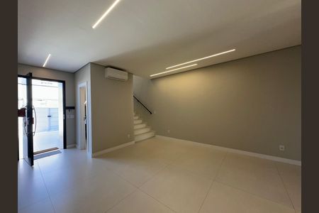 Sala de casa à venda com 3 quartos, 138m² em Votupoca, Barueri