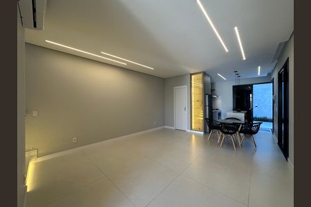 Casa à venda com 3 quartos, 138m² em Votupoca, Barueri