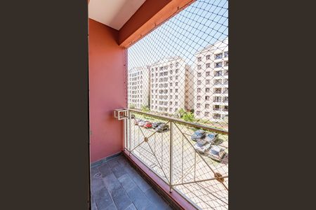 Varanda da sala de apartamento para alugar com 3 quartos, 63m² em Parque Bristol, São Paulo