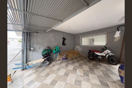Garagem de casa para alugar com 2 quartos, 100m² em Jardim Tiete, São Paulo