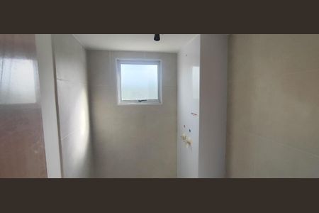 Banheiro de apartamento para alugar com 2 quartos, 42m² em Taquara, Rio de Janeiro