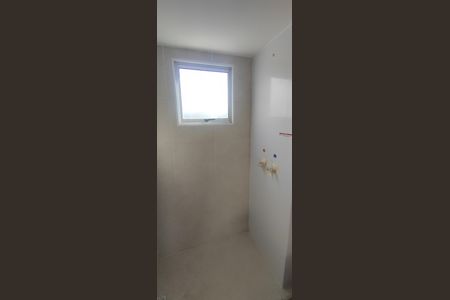 Banheiro de apartamento para alugar com 2 quartos, 42m² em Taquara, Rio de Janeiro