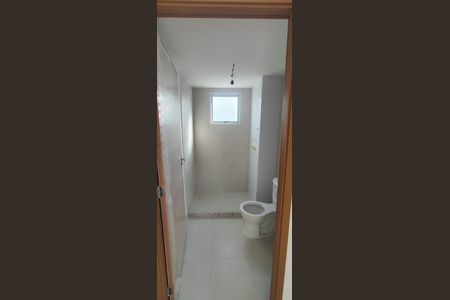 Banheiro de apartamento para alugar com 2 quartos, 42m² em Taquara, Rio de Janeiro