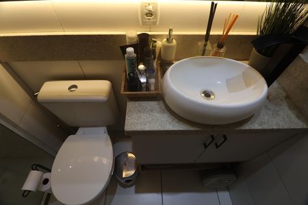 Banheiro de apartamento à venda com 2 quartos, 54m² em Centro, Canoas