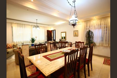 Casa para alugar com 350m², 3 quartos e 2 vagasSala