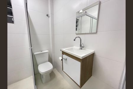 Banheiro de casa para alugar com 1 quarto, 40m² em Jardim Guarau, São Paulo