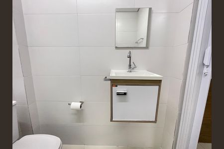 Banheiro de casa para alugar com 1 quarto, 40m² em Jardim Guarau, São Paulo