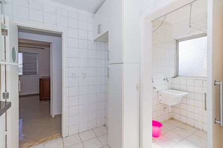 Cozinha de apartamento para alugar com 2 quartos, 55m² em Parque Maria Helena, São Paulo