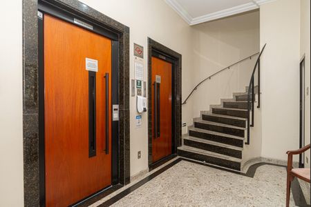 Área comum - Elevadores de apartamento para alugar com 3 quartos, 118m² em Bela Vista, São Paulo
