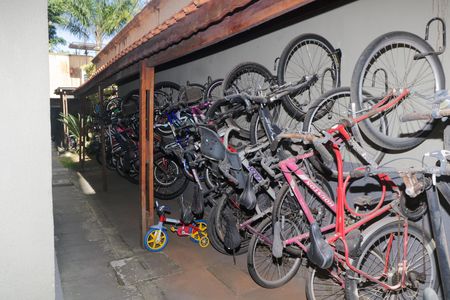 bicicletario de apartamento à venda com 3 quartos, 63m² em Parque Sao Vicente, Santo André
