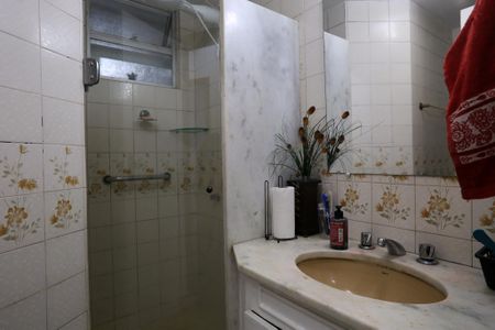 Banheiro social de apartamento para alugar com 3 quartos, 115m² em Centro, Belo Horizonte