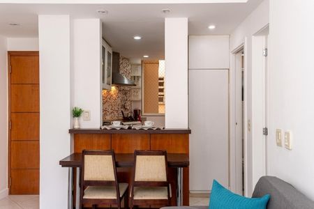 Sala de apartamento para alugar com 1 quarto, 40m² em Leme, Rio de Janeiro