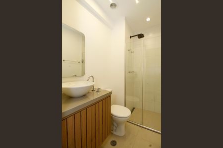 Banheiro de apartamento para alugar com 1 quarto, 26m² em Pinheiros, São Paulo