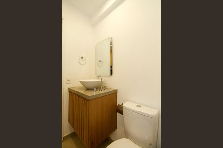 Banheiro de apartamento para alugar com 1 quarto, 26m² em Pinheiros, São Paulo