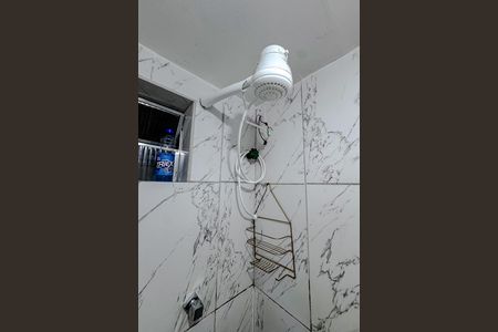 Banheiro de kitnet/studio para alugar com 1 quarto, 9m² em Quarta Parada, São Paulo