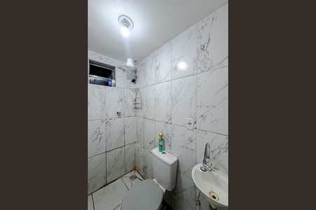 Banheiro de kitnet/studio para alugar com 1 quarto, 9m² em Quarta Parada, São Paulo