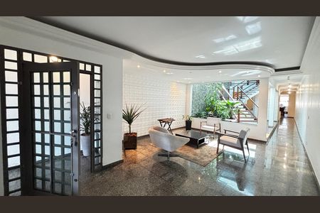 Casa para alugar com 3 quartos, 356m² em Vila Eldizia, Santo André