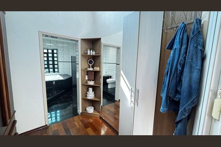 Closet de casa para alugar com 3 quartos, 356m² em Vila Eldizia, Santo André