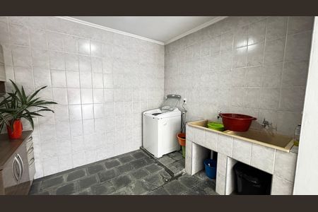 Área de Serviço de casa para alugar com 3 quartos, 356m² em Vila Eldizia, Santo André