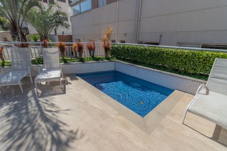 Apartamento à venda com 64m², 3 quartos e 1 vaga Apartamento à venda com 64m², 3 quartos e 1 vagaÁrea comum - Piscina