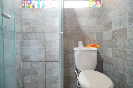 Banheiro de apartamento à venda com 1 quarto, 37m² em Guarani, Novo Hamburgo