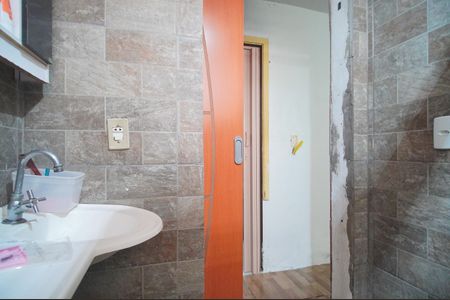 Banheiro de apartamento à venda com 1 quarto, 37m² em Guarani, Novo Hamburgo