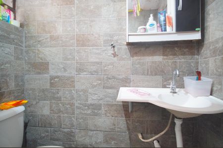 Banheiro de apartamento à venda com 1 quarto, 37m² em Guarani, Novo Hamburgo