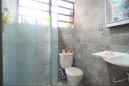Banheiro de apartamento à venda com 1 quarto, 37m² em Guarani, Novo Hamburgo