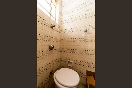 Banheiro de serviço de apartamento à venda com 2 quartos, 75m² em Sagrada Família, Belo Horizonte