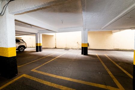 Garagem de apartamento à venda com 2 quartos, 75m² em Sagrada Família, Belo Horizonte