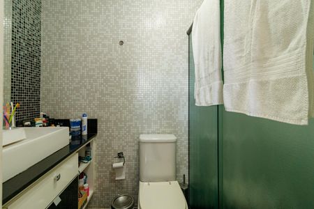 Apartamento à venda com 180m², 3 quartos e 3 vagas Apartamento à venda com 180m², 3 quartos e 3 vagasBanheiro da Suíte