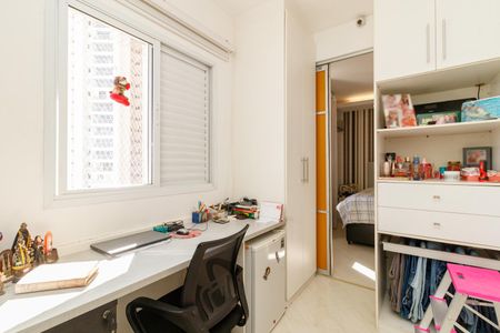 Apartamento à venda com 180m², 3 quartos e 3 vagas Apartamento à venda com 180m², 3 quartos e 3 vagasSuíte