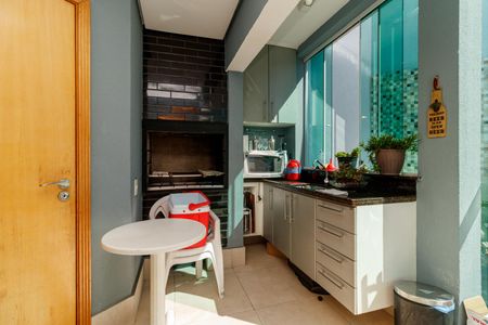 Apartamento à venda com 180m², 3 quartos e 3 vagas Apartamento à venda com 180m², 3 quartos e 3 vagasÁrea de lazer