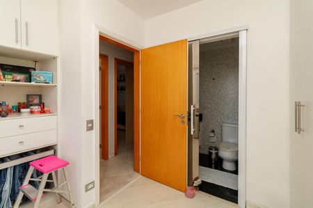 Apartamento à venda com 180m², 3 quartos e 3 vagas Apartamento à venda com 180m², 3 quartos e 3 vagasSuíte