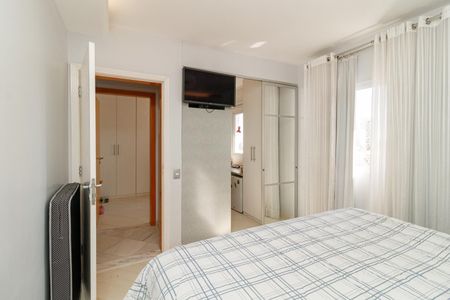 Apartamento à venda com 180m², 3 quartos e 3 vagas Apartamento à venda com 180m², 3 quartos e 3 vagasQuarto
