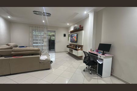 Casa de condomínio à venda com 209m², 3 quartos e 2 vagas Casa de condomínio à venda com 209m², 3 quartos e 2 vagasSala