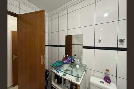 Casa de condomínio à venda com 209m², 3 quartos e 2 vagas Casa de condomínio à venda com 209m², 3 quartos e 2 vagasBanheiro da Suíte