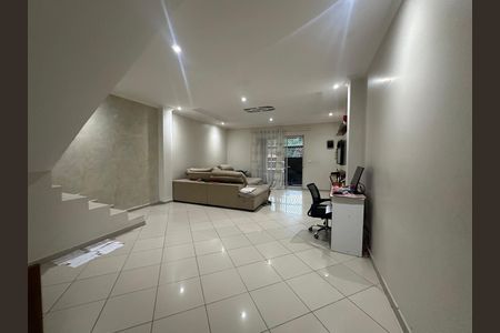 Casa de condomínio à venda com 209m², 3 quartos e 2 vagas Casa de condomínio à venda com 209m², 3 quartos e 2 vagasSala