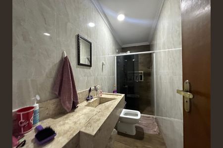 Casa de condomínio à venda com 209m², 3 quartos e 2 vagas Casa de condomínio à venda com 209m², 3 quartos e 2 vagasBanheiro