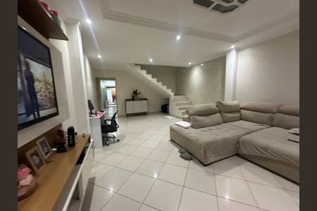 Casa de condomínio à venda com 209m², 3 quartos e 2 vagas Casa de condomínio à venda com 209m², 3 quartos e 2 vagasSala