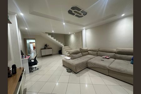 Casa de condomínio à venda com 209m², 3 quartos e 2 vagas Casa de condomínio à venda com 209m², 3 quartos e 2 vagasSala