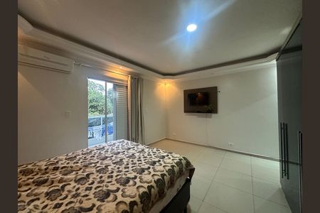 Casa de condomínio à venda com 209m², 3 quartos e 2 vagas Casa de condomínio à venda com 209m², 3 quartos e 2 vagasSuíte